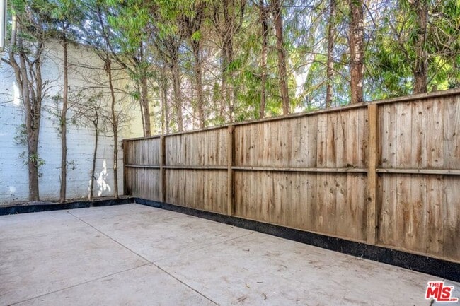 Building Photo - 10880 Tennessee Ave