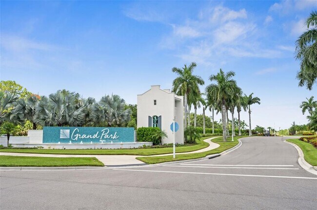 Building Photo - 10072 Lake Wales Cir