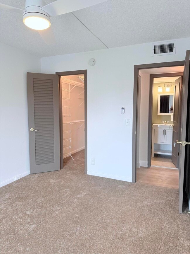 Building Photo - 402 Brighton J