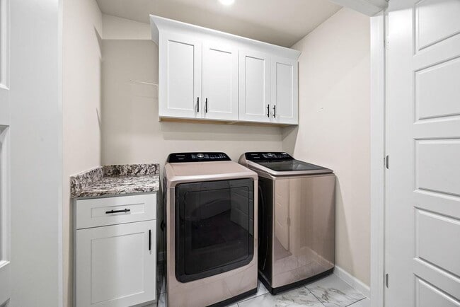 Building Photo - 1721 W Whitney Ln