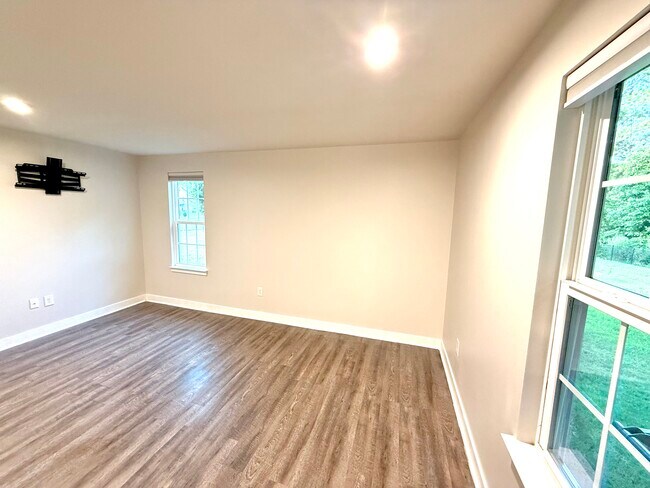 Building Photo - 234 Amber Acorn Ave
