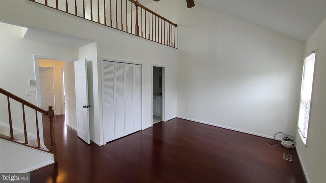 Building Photo - 21176 Winding Brook Square