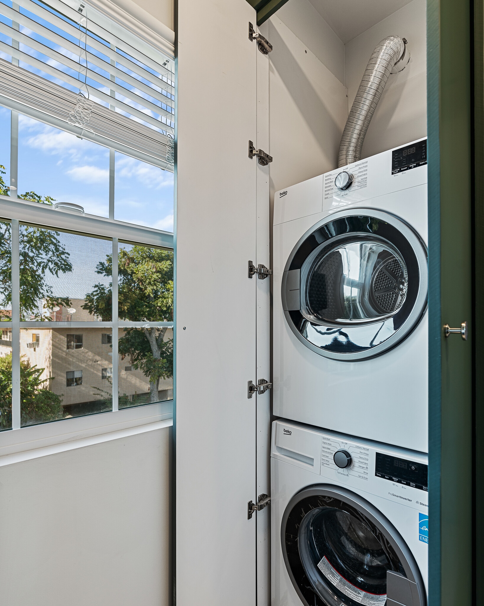 Building Photo - 1429 Edgecliffe Dr