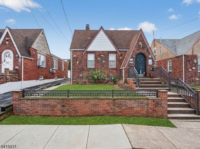 Building Photo - 2096 Lentz Ave