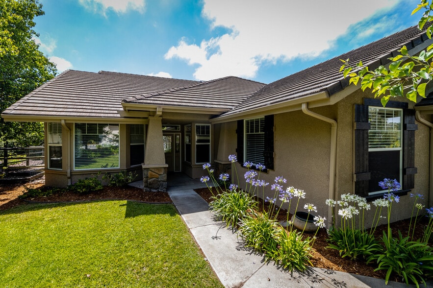 Building Photo - 625 Asilo