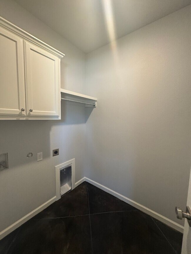 Building Photo - CORNER LOT!!!Glendale area CISD 3/2/2 !!! Be the 1st to live here!!!