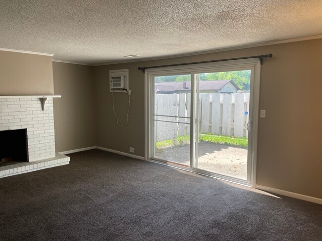 Building Photo - 310 S Forest Ave