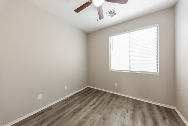 Building Photo - 40806 N Hudson Ct