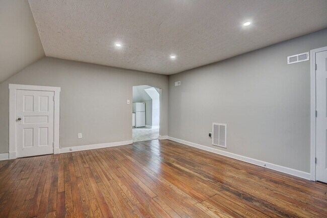 Building Photo - 808 Academy Ave