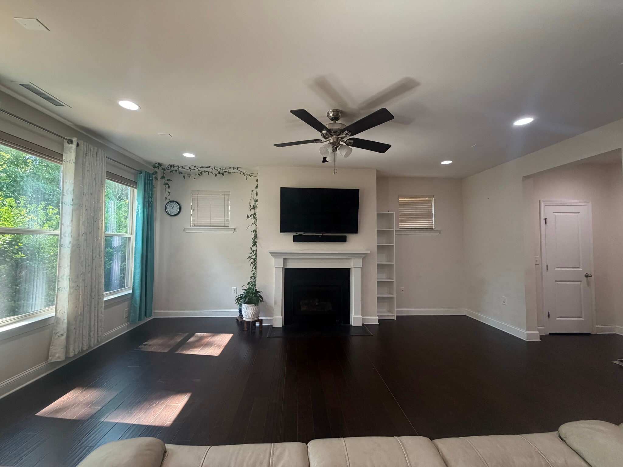 Building Photo - 220 Concordia Woods Dr