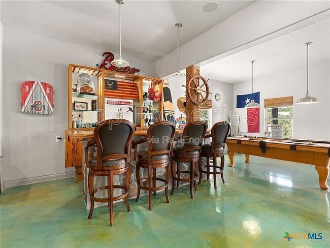 Building Photo - 321 Village View Dr