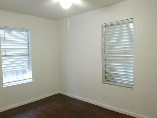 Building Photo - 4326 Vestal St