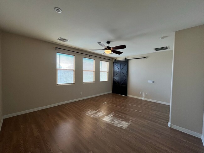 Building Photo - 5 Bedroom Home in the Montelena Neighborho...