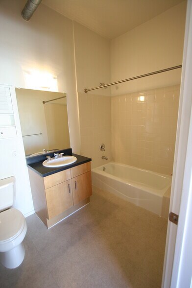 Building Photo - 400 Copper Ave NE