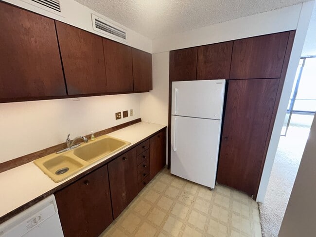 Building Photo - 1650 Ala Moana Blvd