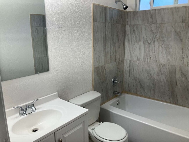 Building Photo - Newly Remodeled Home for Lease 412 N Stree...