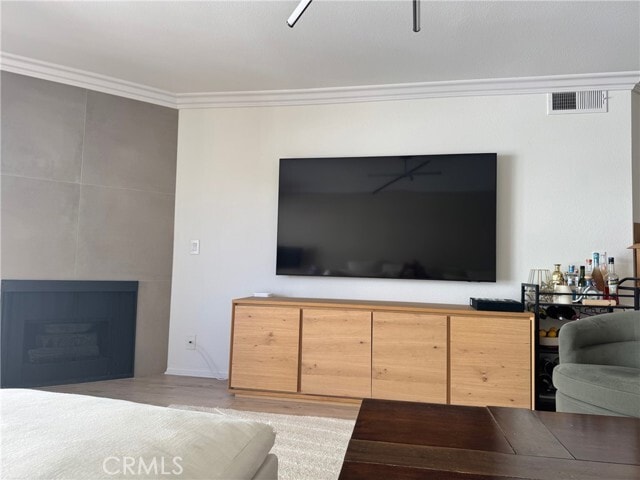 Building Photo - 7320 Hawthorn Ave