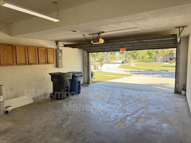 Building Photo - 12653 Longcrest Dr