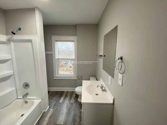 Building Photo - 3743 Flora Ave