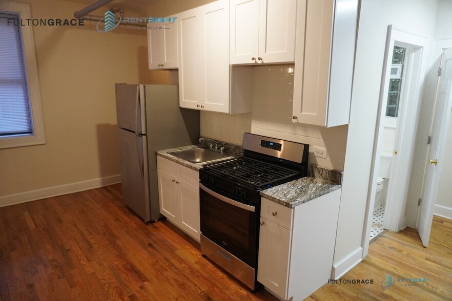 Building Photo - 1700-1710 W Albion