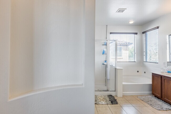 Building Photo - 11956 W Fillmore St