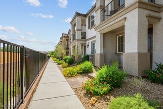 Building Photo - 611 Sedum Ave.