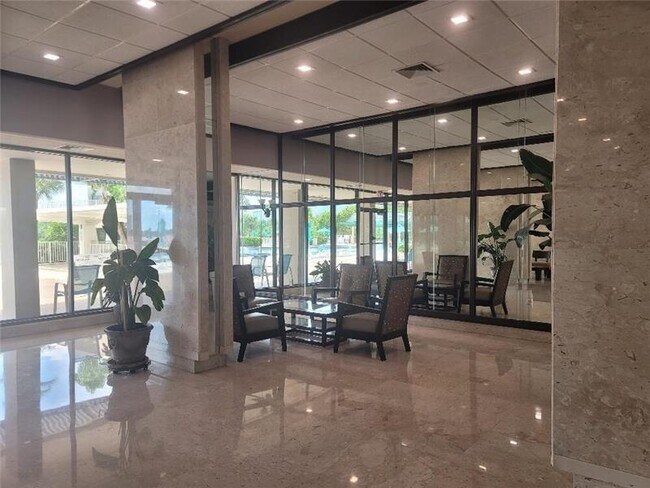 Building Photo - 300 Bayview Dr