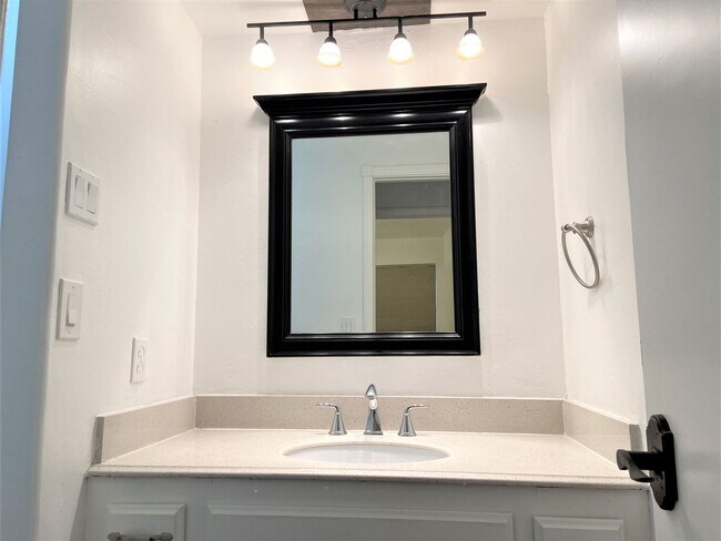 Building Photo - Spacious 3-Bedroom Home with Modern Amenit...