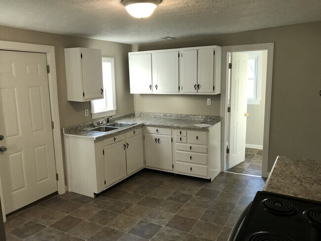 Building Photo - Lane St