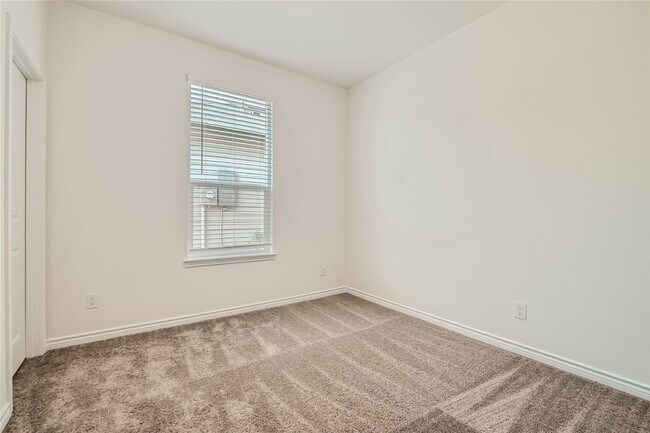 Building Photo - 4 Bedrooms located off Hwy 90W and Grosenbacher Rd, 10 miles from Lackland AFB