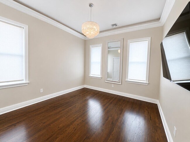 Building Photo - 6816 Bellevue Ave