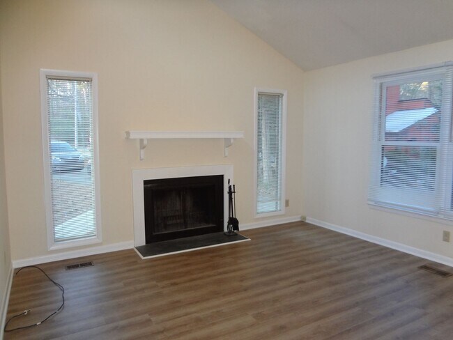 Building Photo - Peaceful Carrboro Living with Private Deck & Wooded Views