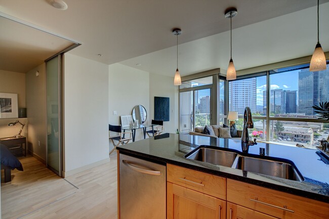 Building Photo - 1Bd/1Ba Bellevue Condo