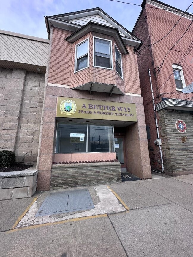 Building Photo - 113 W Main St