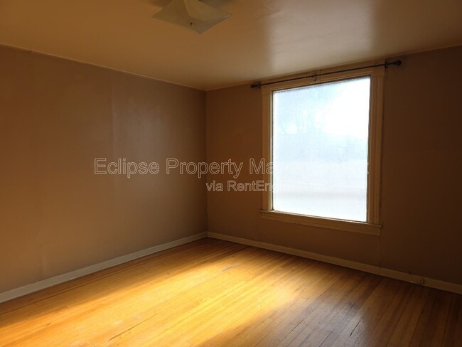 Building Photo - 721 3rd St