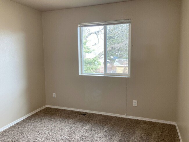 Building Photo - 114 N Bowdish Rd