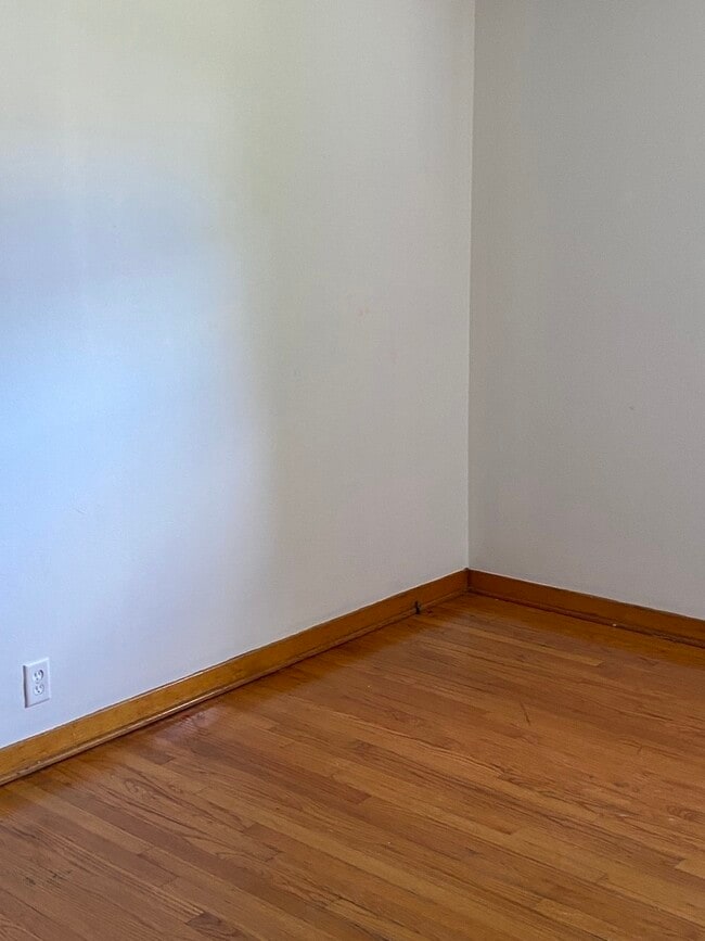 Building Photo - 9029 Sproat Ave