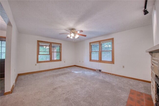 Building Photo - 4465 Mt Troy Rd Ext