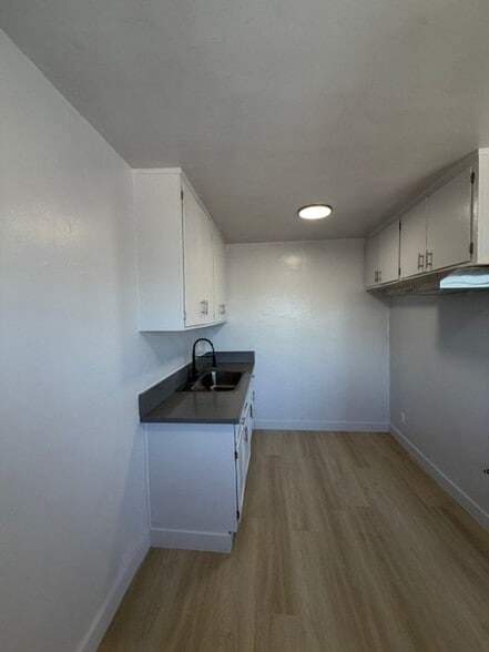 Building Photo - 600 W 93rd St