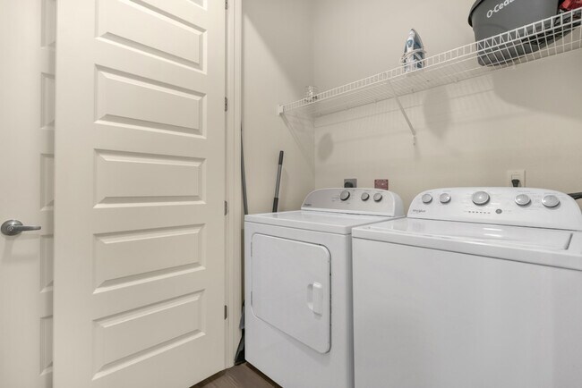 Building Photo - 1223 E Plant St