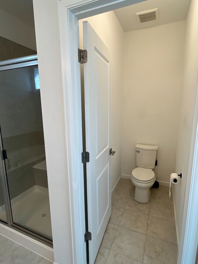 Building Photo - 1914 Rosen Dr