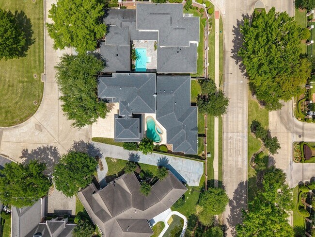Building Photo - 70 Blooming Grove Ln
