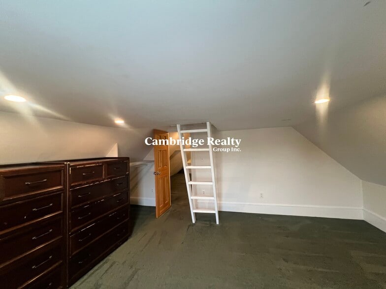 Building Photo - 52 White St