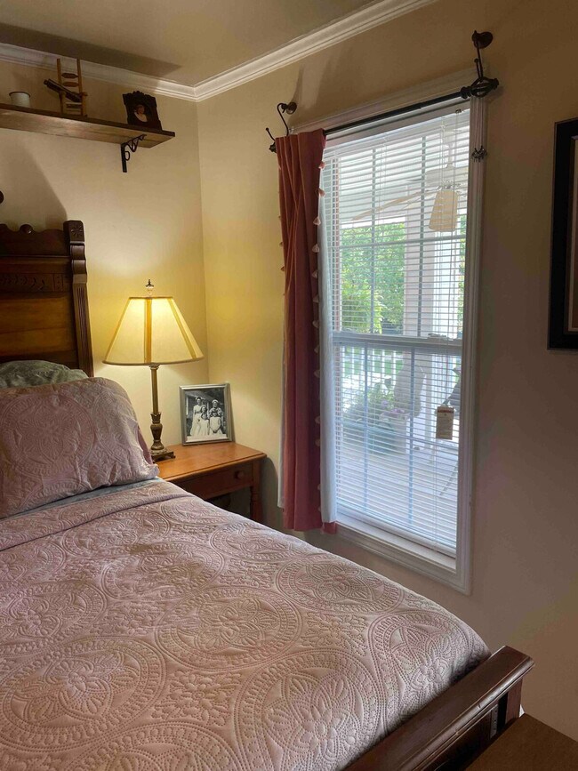 Building Photo - 176 Schools Dr