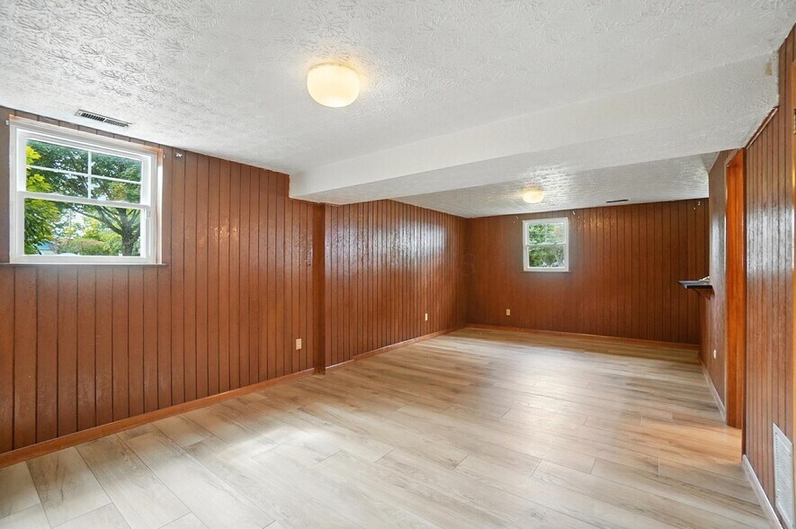 Building Photo - 5200 Williamsburg Cir