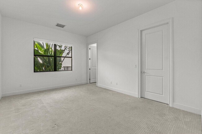 Building Photo - 6950 NW 28th Ave