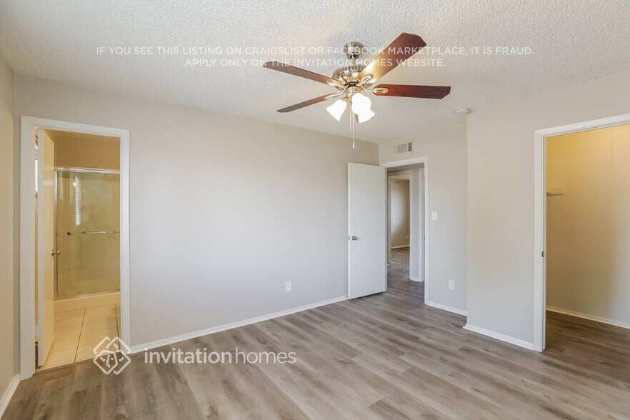 Building Photo - 2310 E Riviera Dr