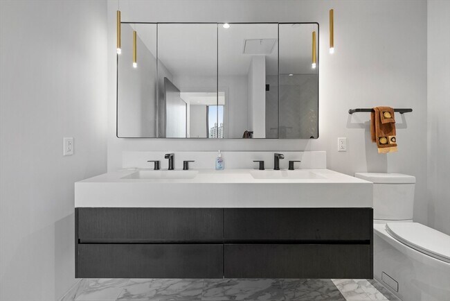 Building Photo - 55 Lagrange St