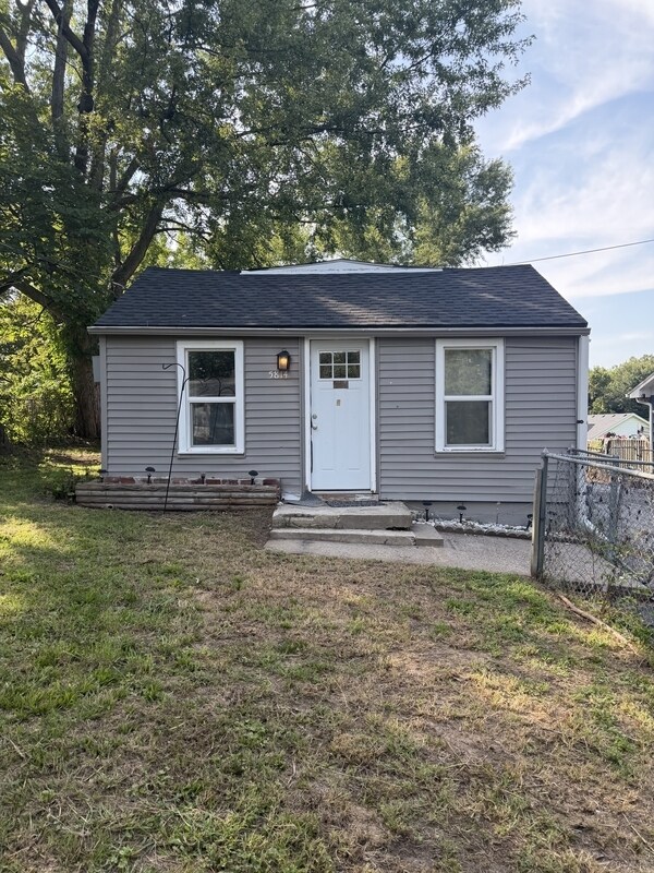 Building Photo - 5814 NE Gunn Ave