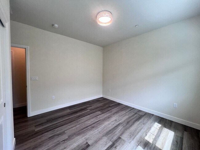 Building Photo - STUNNING 4BD/2.5BA TOWNHOUSE IN WALNUT CREEK!!!